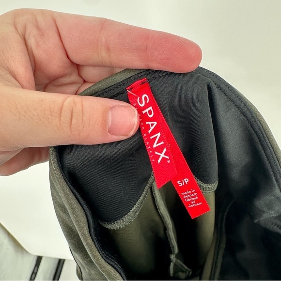 Spanx Faux Leather Leggings Olive Green Casual Comfort Night Out Size Small - Picture 6 of 8